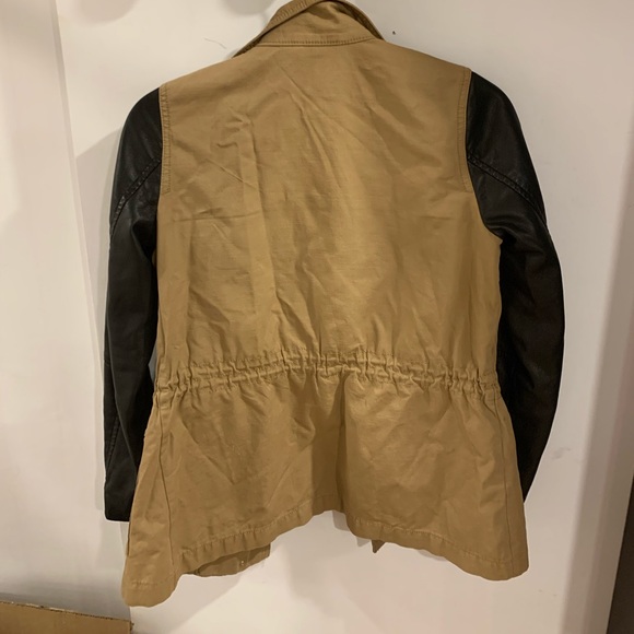 ⚡️3 for $25✨ Spring Jacket - Picture 3 of 4